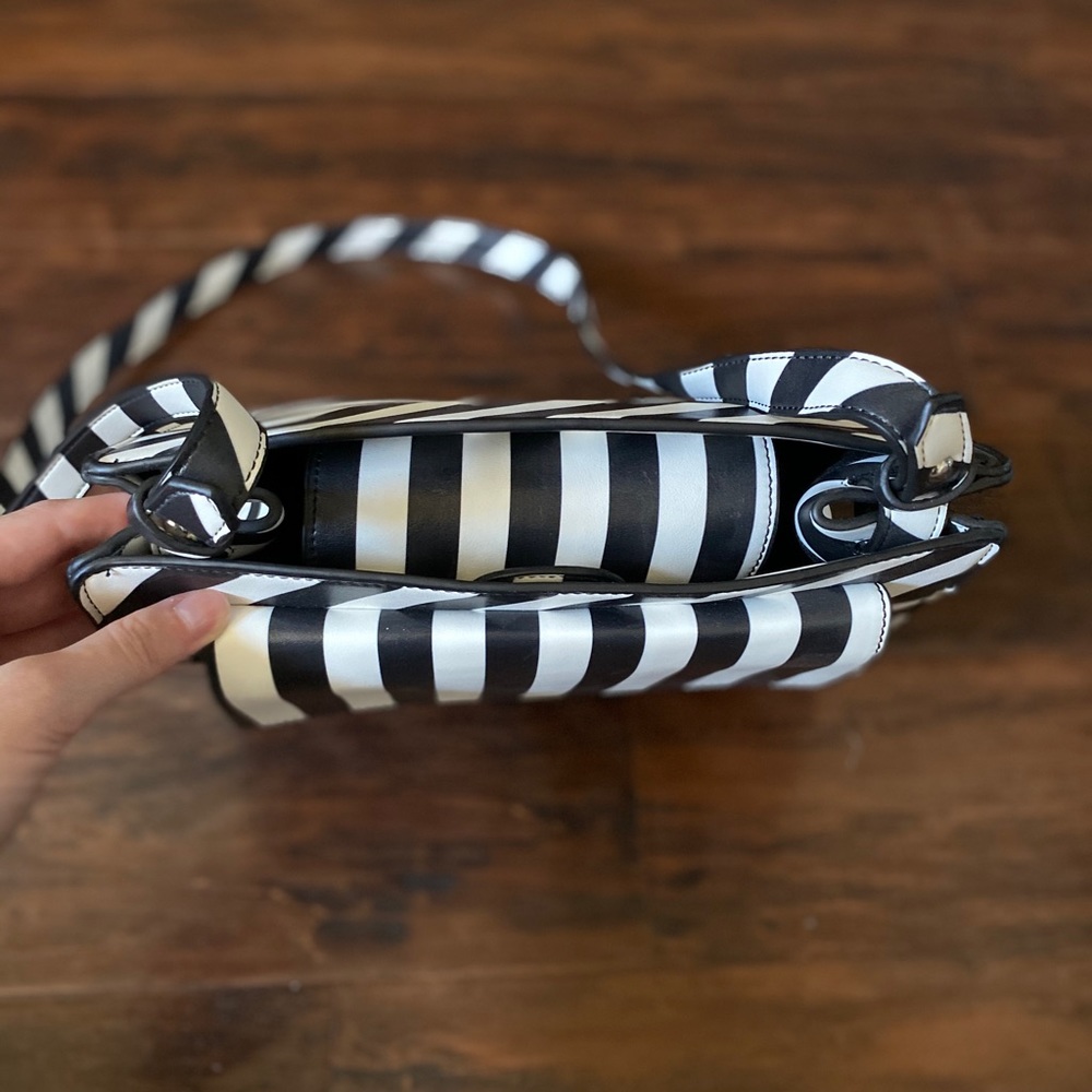 Zara - Black & White Crossbody Bag - Picture 3 of 10